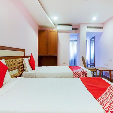 Super Collection O 77115 Vaishnavi Palace Haiderabad Buitenkant foto