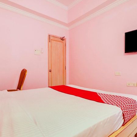 Super Collection O 77115 Vaishnavi Palace Haiderabad Buitenkant foto