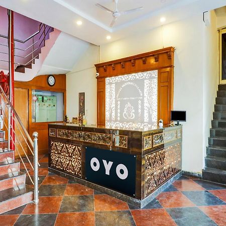 Super Collection O 77115 Vaishnavi Palace Haiderabad Buitenkant foto