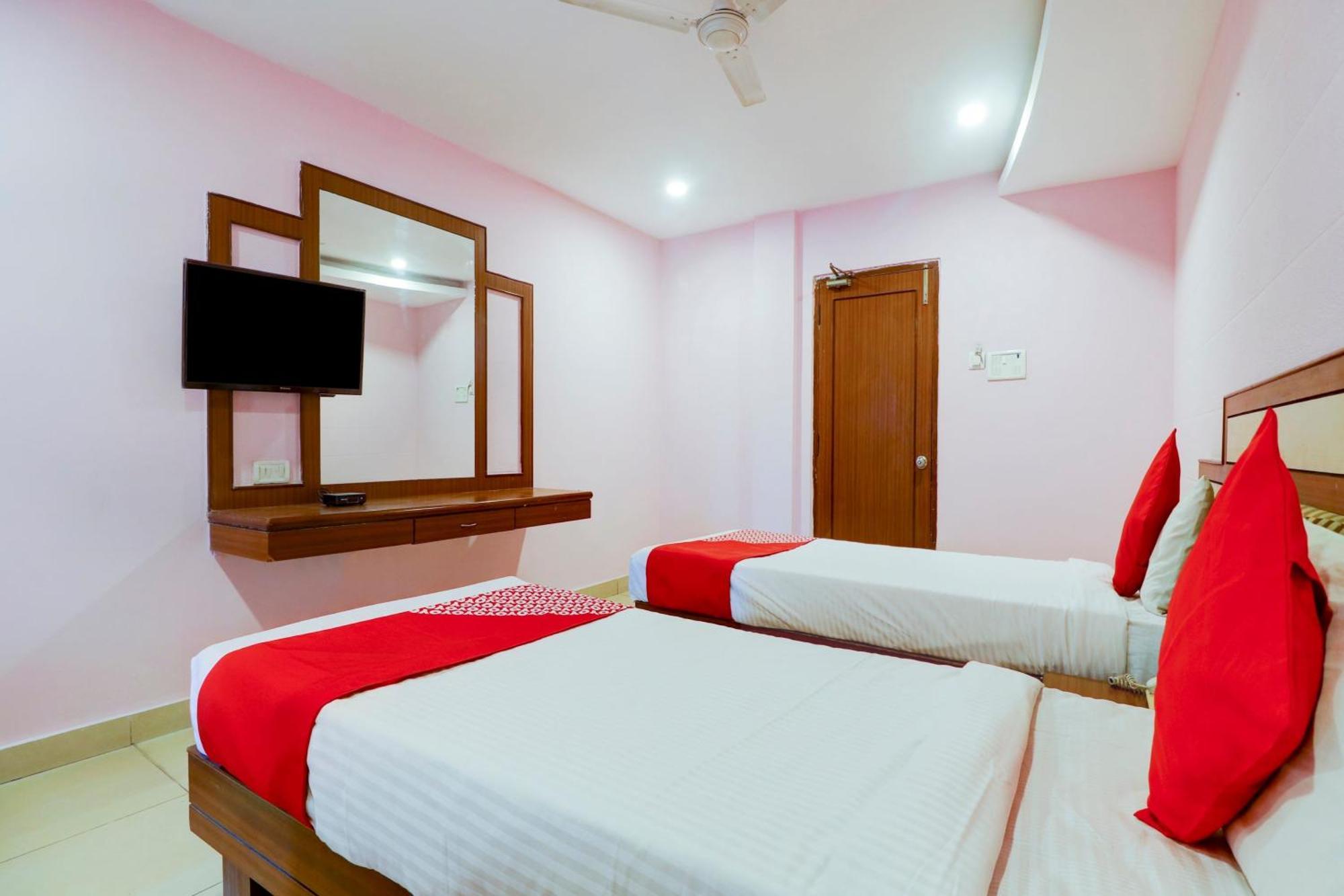 Super Collection O 77115 Vaishnavi Palace Haiderabad Buitenkant foto