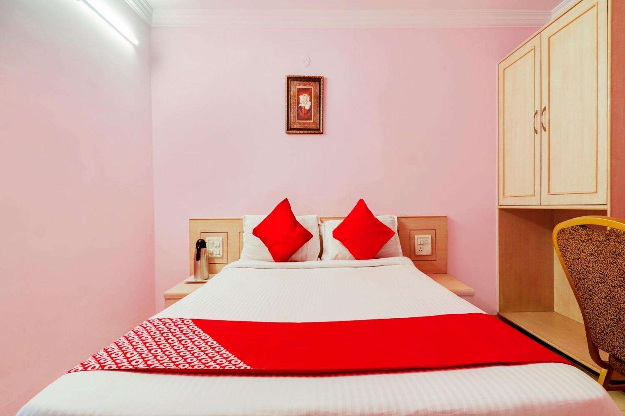 Super Collection O 77115 Vaishnavi Palace Haiderabad Buitenkant foto