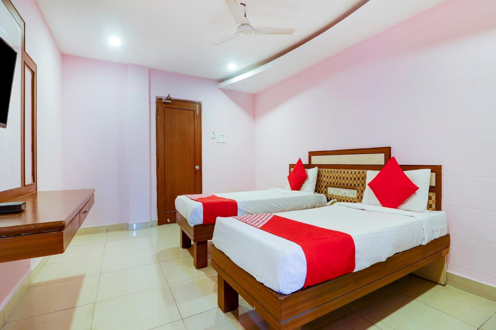 Super Collection O 77115 Vaishnavi Palace Haiderabad Buitenkant foto