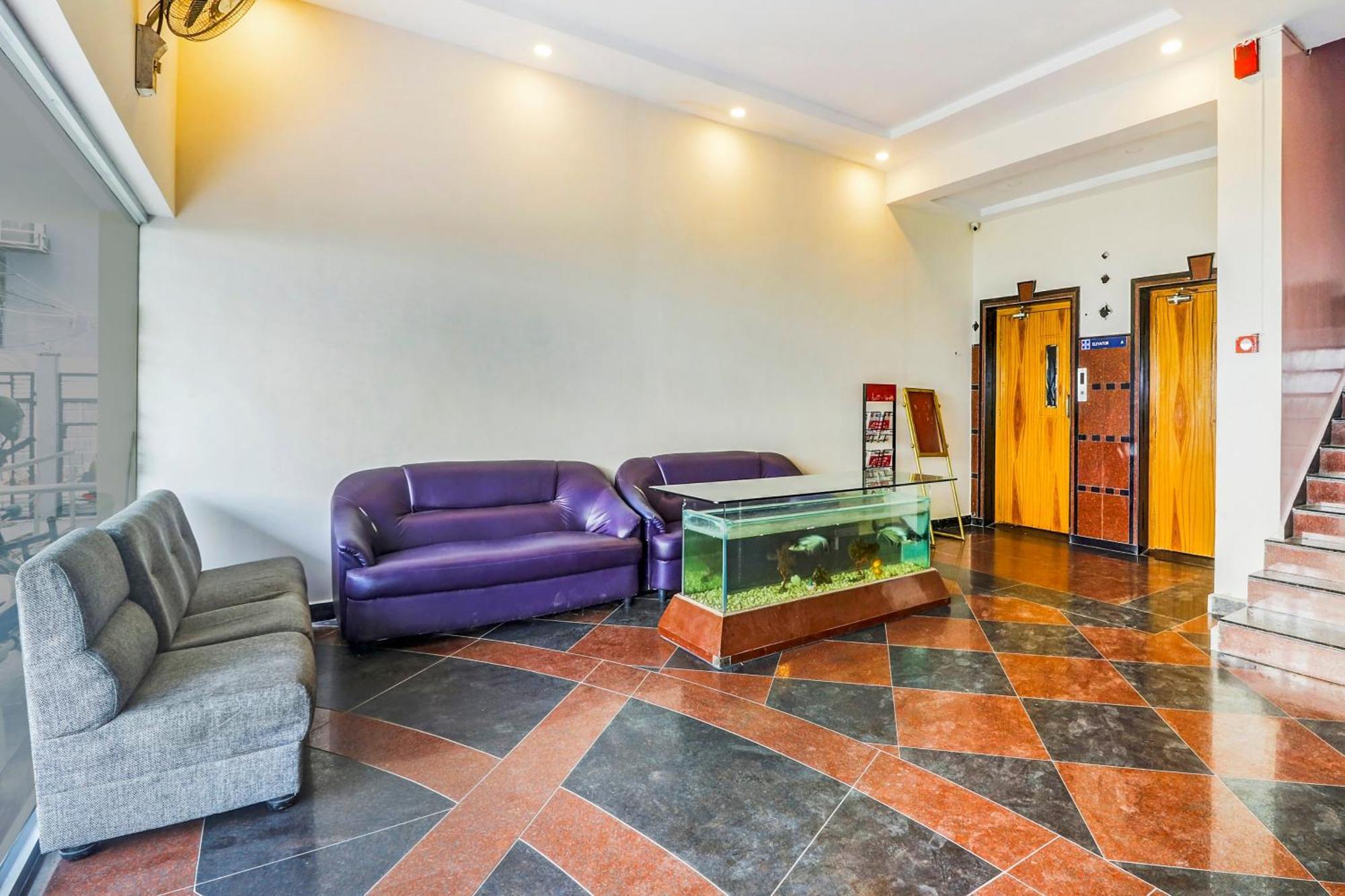 Super Collection O 77115 Vaishnavi Palace Haiderabad Buitenkant foto